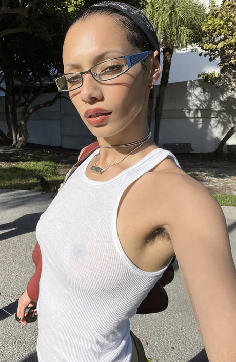 Jazelle Zanaughtti photo 4