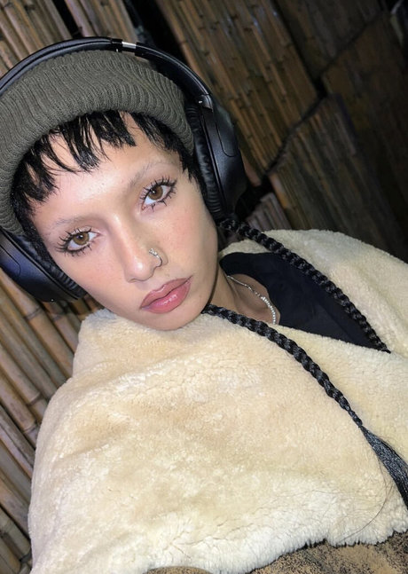 Jazelle Zanaughtti photo 6