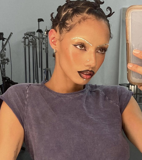 Jazelle Zanaughtti photo 10