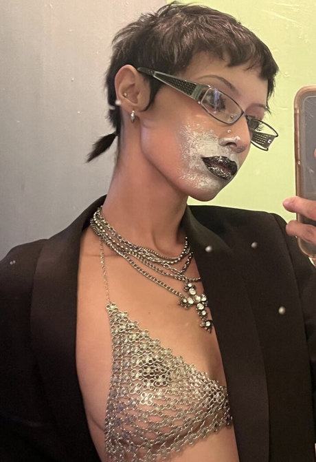 Jazelle Zanaughtti photo 12