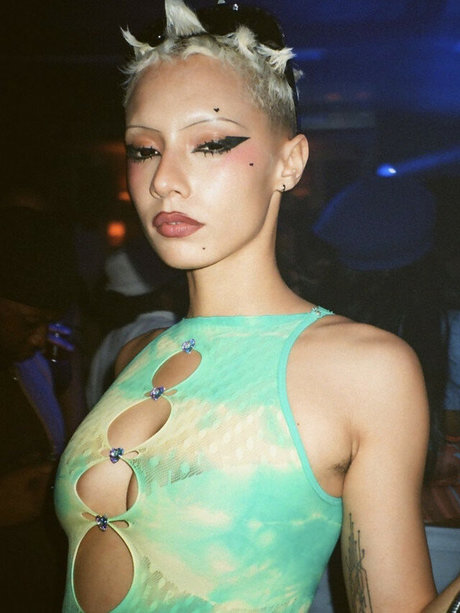 Jazelle Zanaughtti photo 25