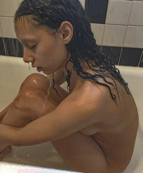 Jazelle Zanaughtti photo 32