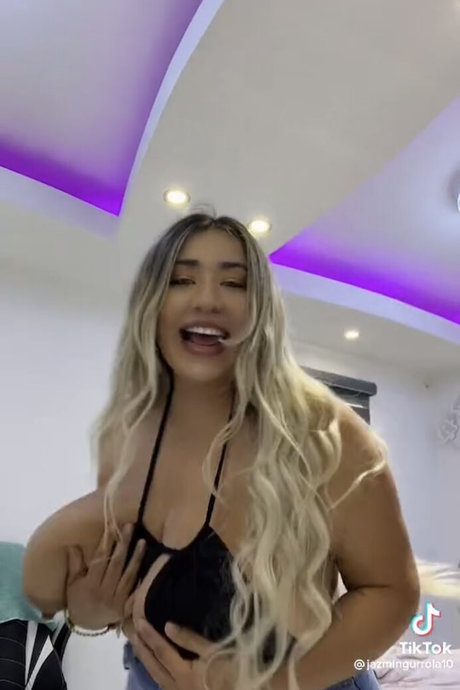 Jazmin Gurrola photo 20