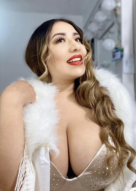 Jazmin Gurrola photo 62