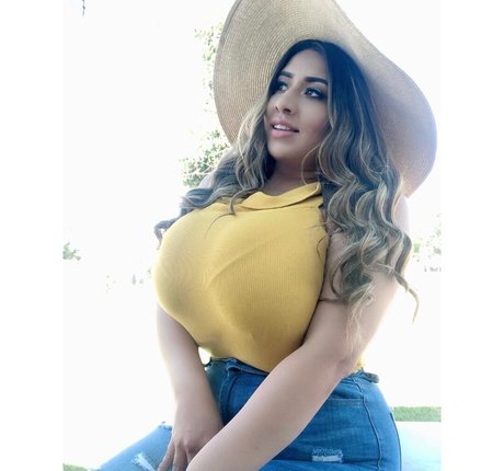 Jazmin Gurrola photo 114