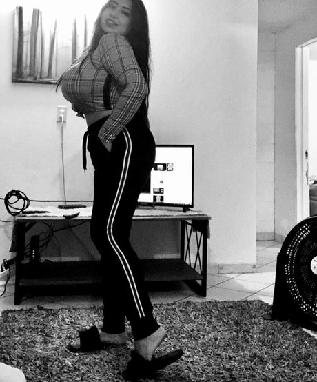 Jazmin Gurrola photo 388