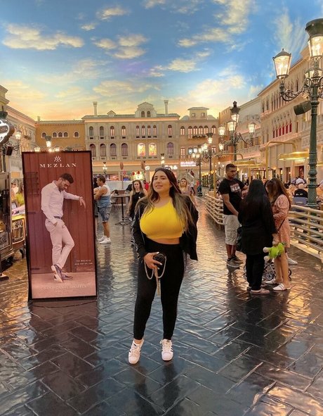 Jazmin Gurrola photo 395