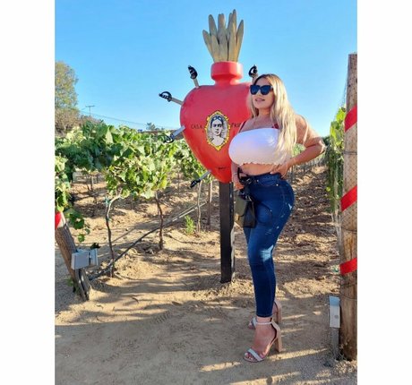 Jazmin Gurrola photo 417