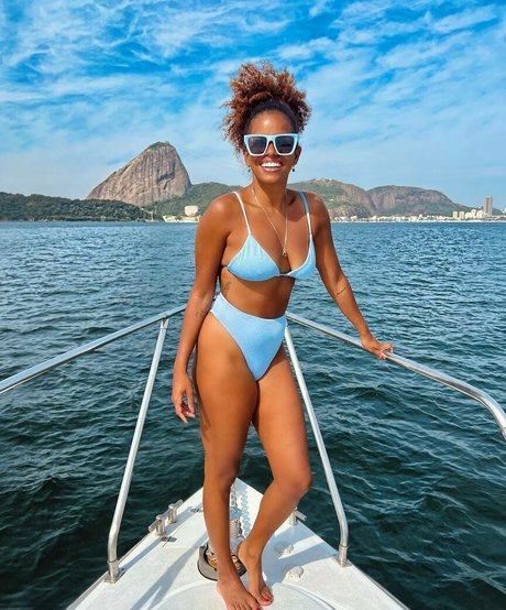Jeniffer Nascimento photo 1