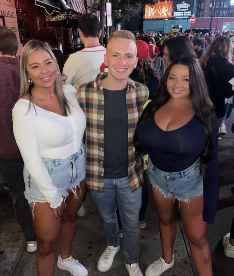 Jenn M photo 39