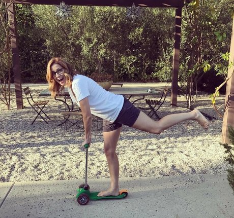 Jenna Fischer photo 26
