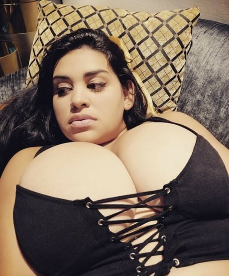 Jennifer Busty Latina photo 22