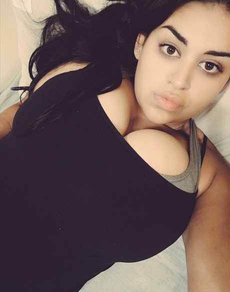 Jennifer Busty Latina photo 25