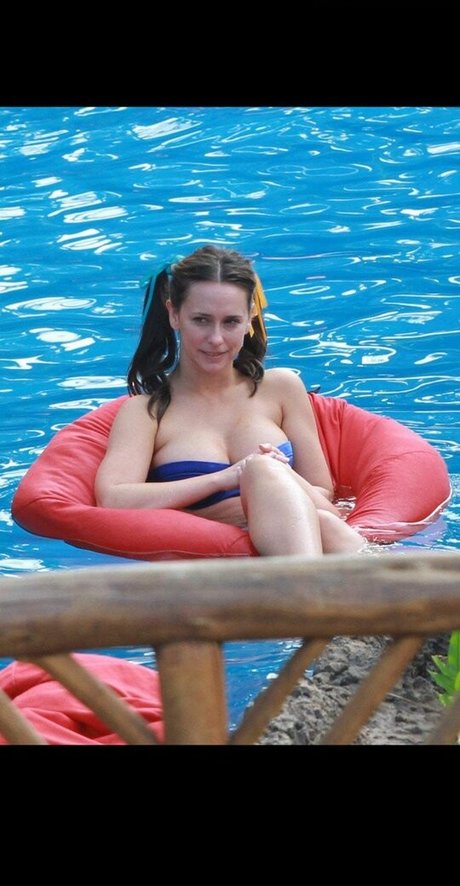 Jennifer Love Hewitt photo 35