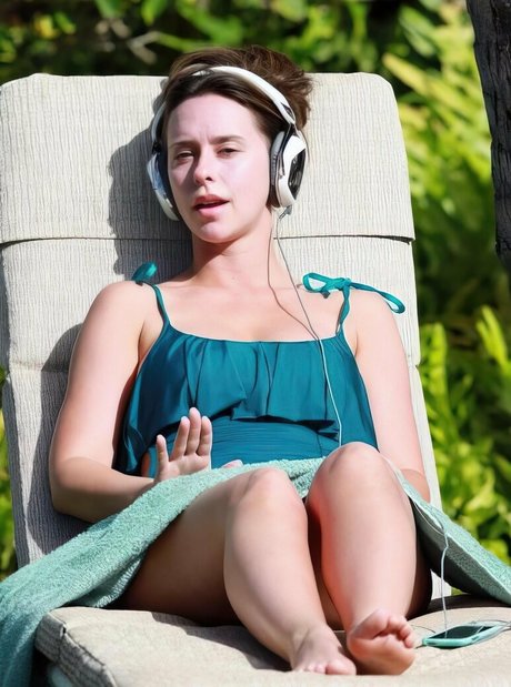 Jennifer Love Hewitt photo 73