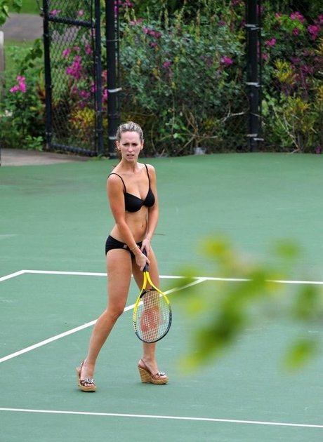 Jennifer Love Hewitt photo 93