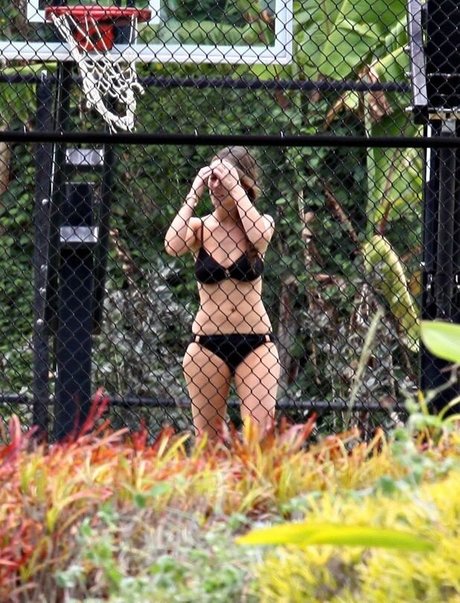 Jennifer Love Hewitt photo 96