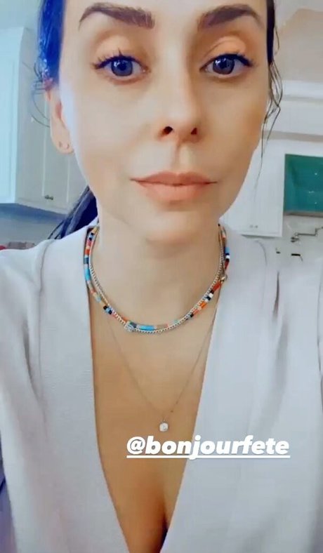 Jennifer Love Hewitt photo 152