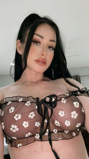 Jennifer White photo 238