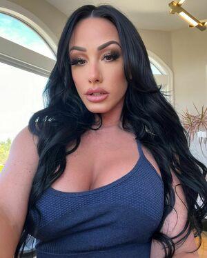 Jennifer White photo 617
