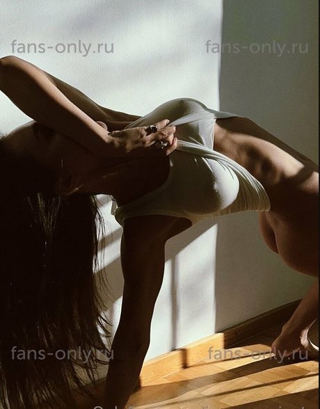Jenny Hanna photo 7