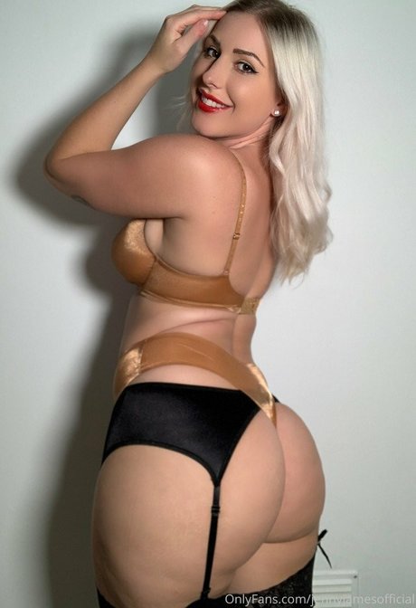 Jenny James photo 29