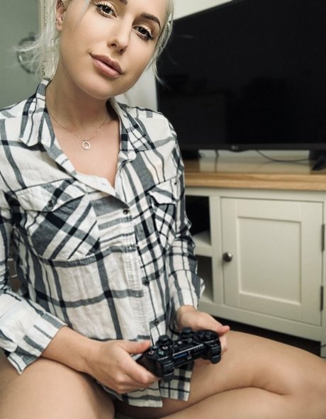 Jenny James photo 83