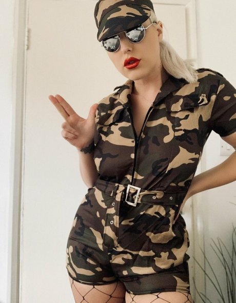 Jenny James photo 118