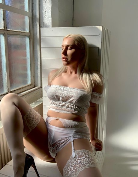 Jenny James photo 172