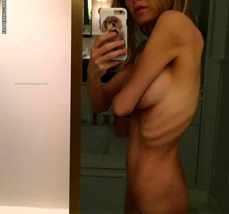 Jenny Mollen photo 13