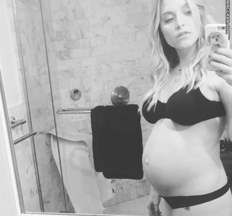 Jenny Mollen photo 23