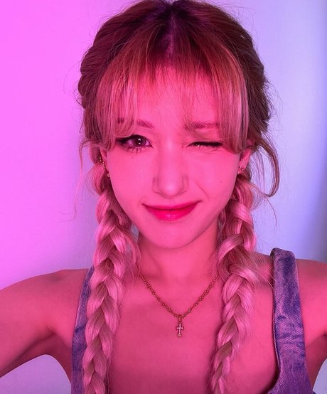 Jeon Somi photo 26
