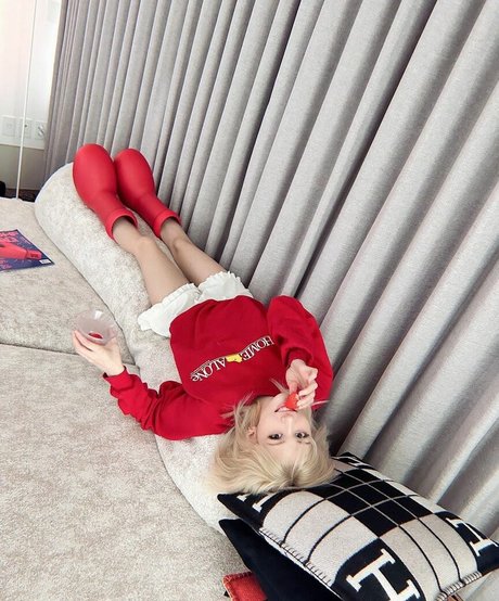Jeon Somi photo 46