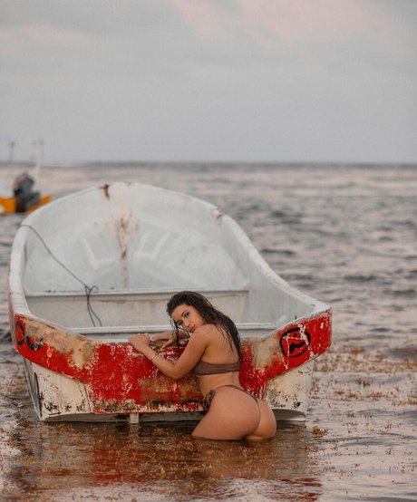 Jesenia Echeverria photo 135