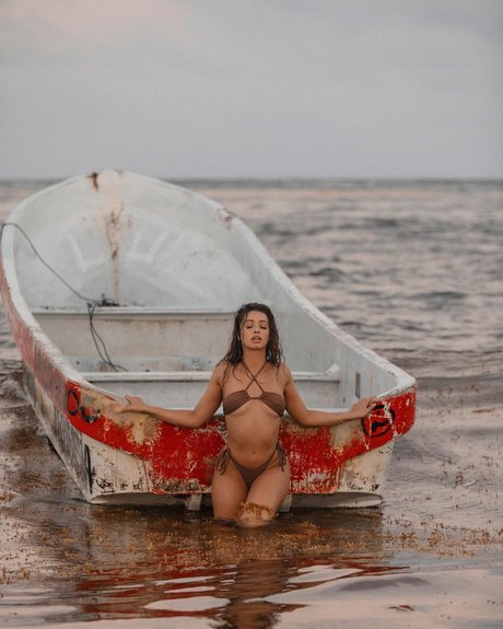 Jesenia Echeverria photo 189