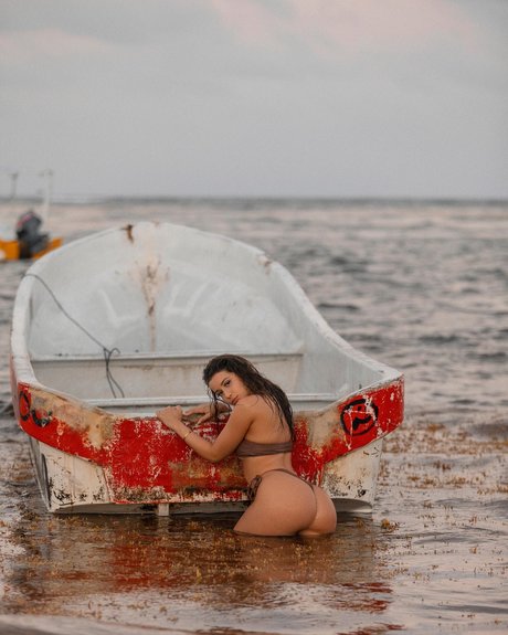Jesenia Echeverria photo 202