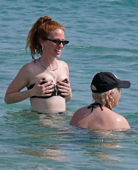 Jess Glynne photo 7