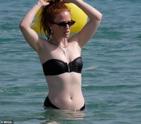 Jess Glynne photo 14