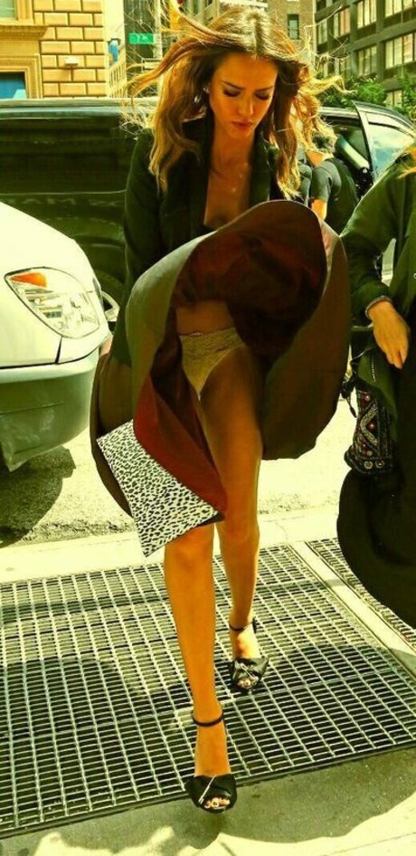 Jessica Alba photo 7