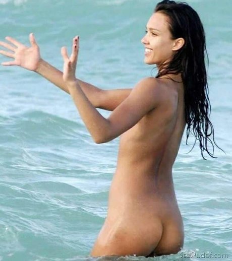 Jessica Alba photo 17