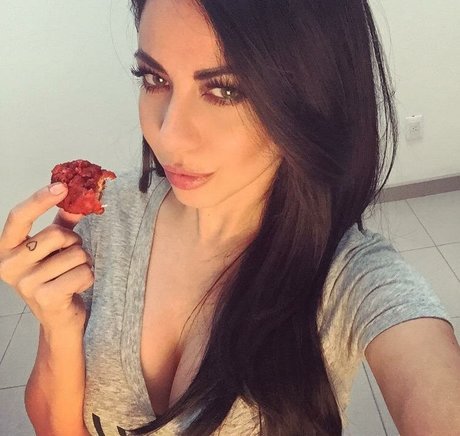 Jimena Sanchez photo 1020