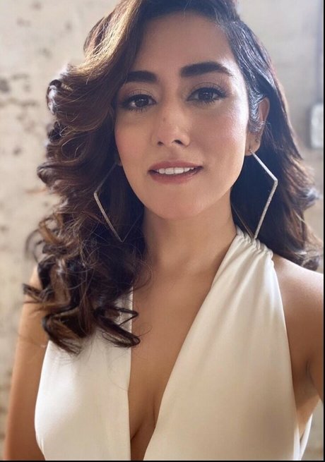 Jonita Gandhi photo 6