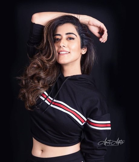 Jonita Gandhi photo 13