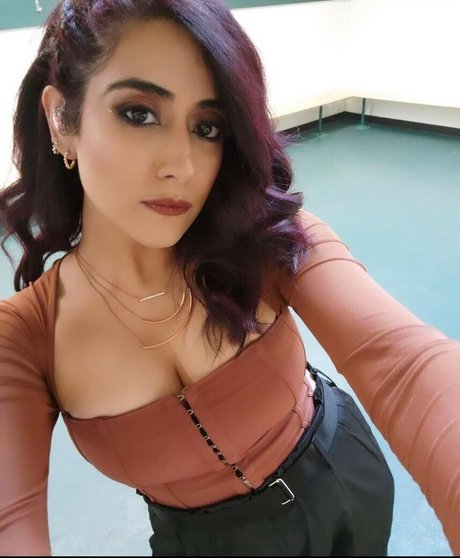 Jonita Gandhi photo 16