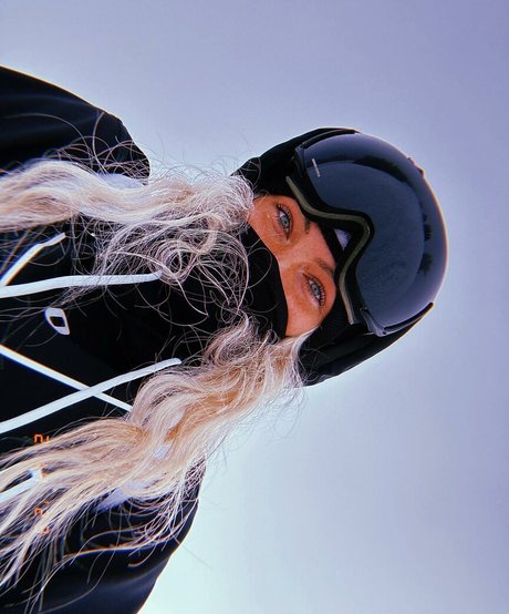 Jordan Elizabeth photo 96