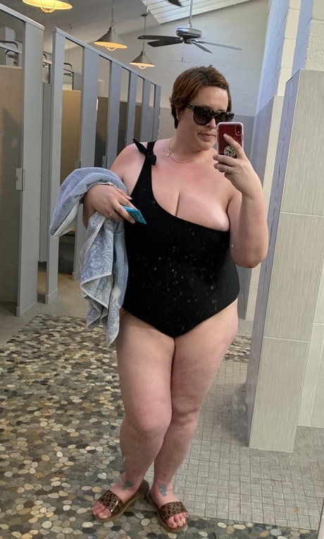 Juicy June photo 1
