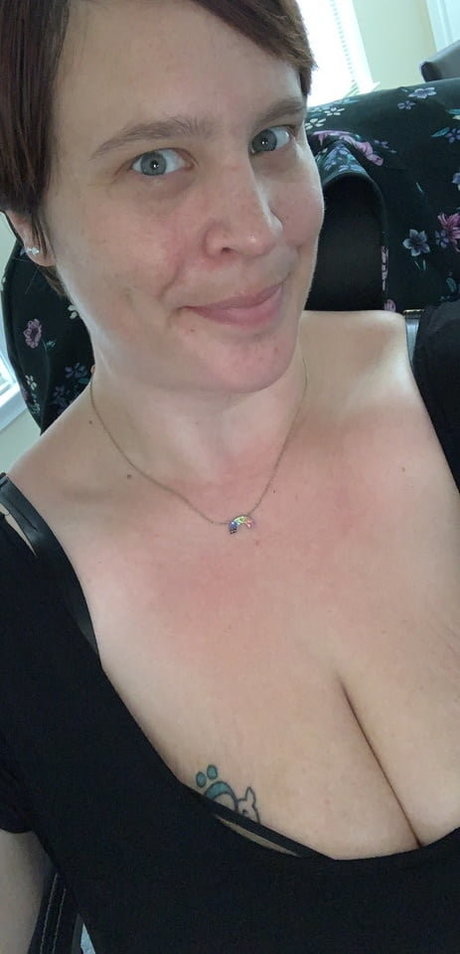 Juicy June photo 3