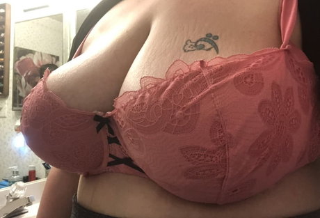 Juicy June photo 8