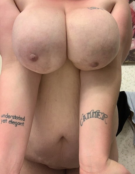 Juicy June photo 14