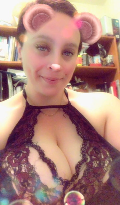Juicy June photo 15